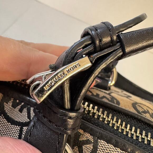 Michael Kors Calista Monogram Large Satchel GUC - Picture 8 of 16